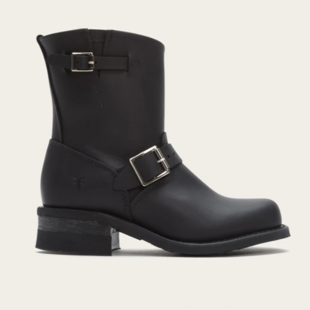 Frye women Engineer R8 boots